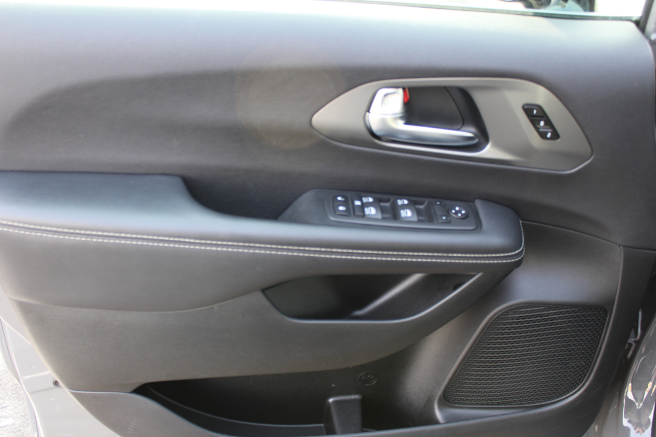 Chrysler Pacifica Select 2025