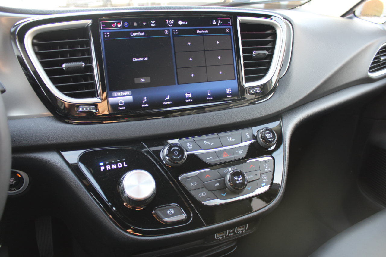 Chrysler Pacifica Select 2025