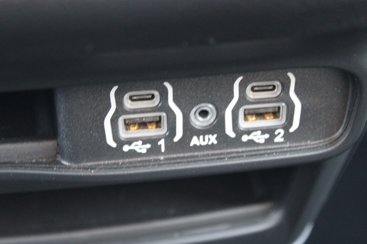 Chrysler Pacifica Select 2025