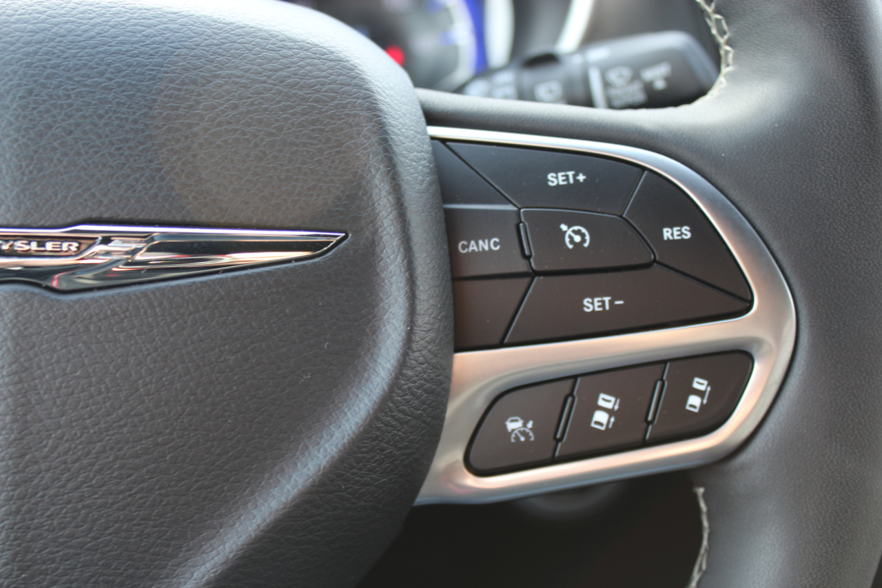 Chrysler Pacifica Select 2025