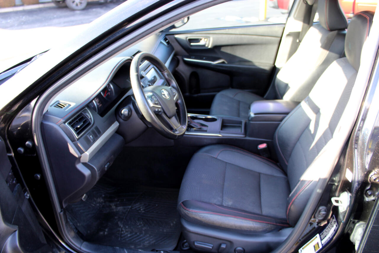 Toyota Camry SE 2016