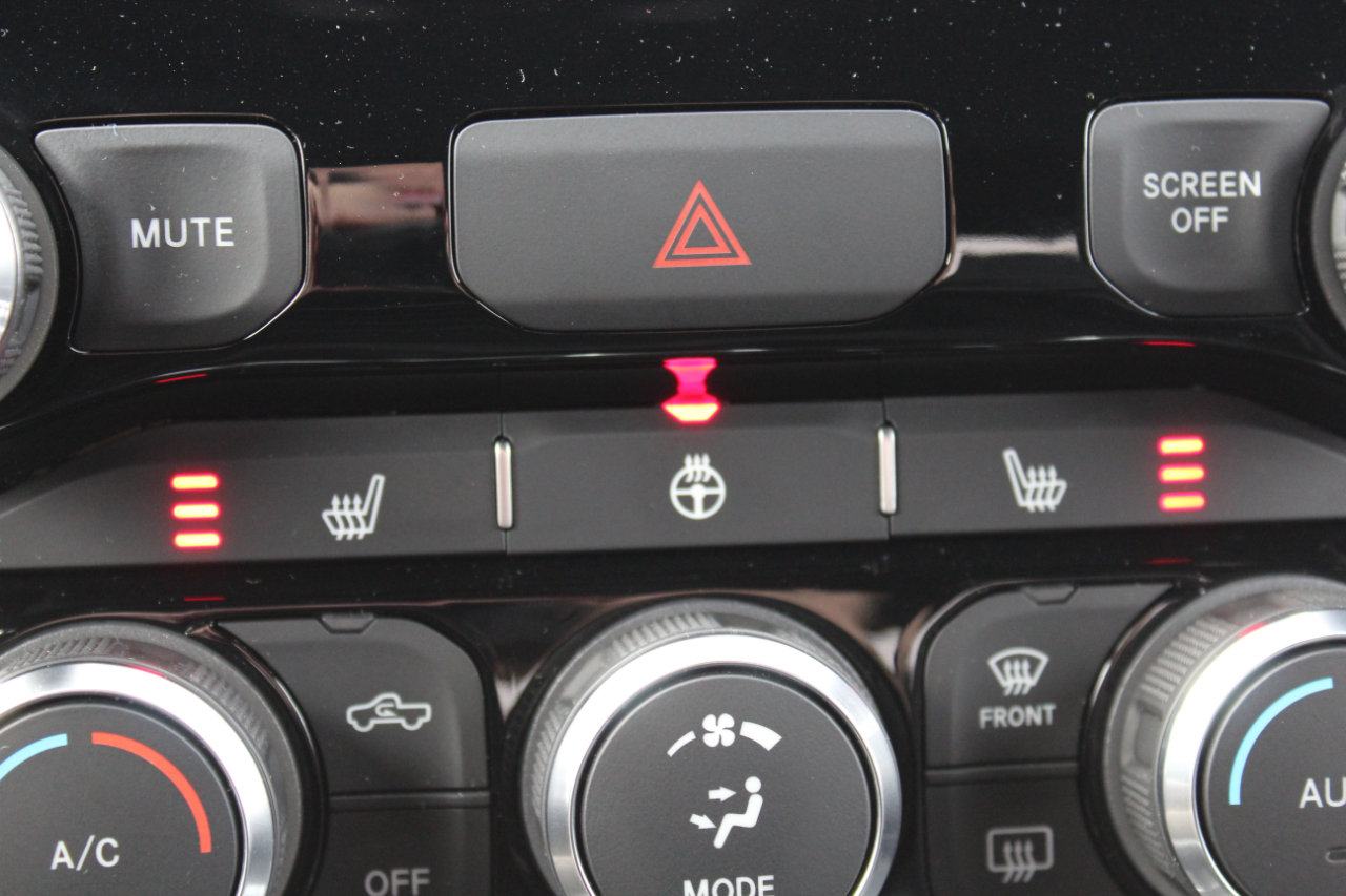 RAM 1500 Big Horn Crew Cab SWB 4WD 2020