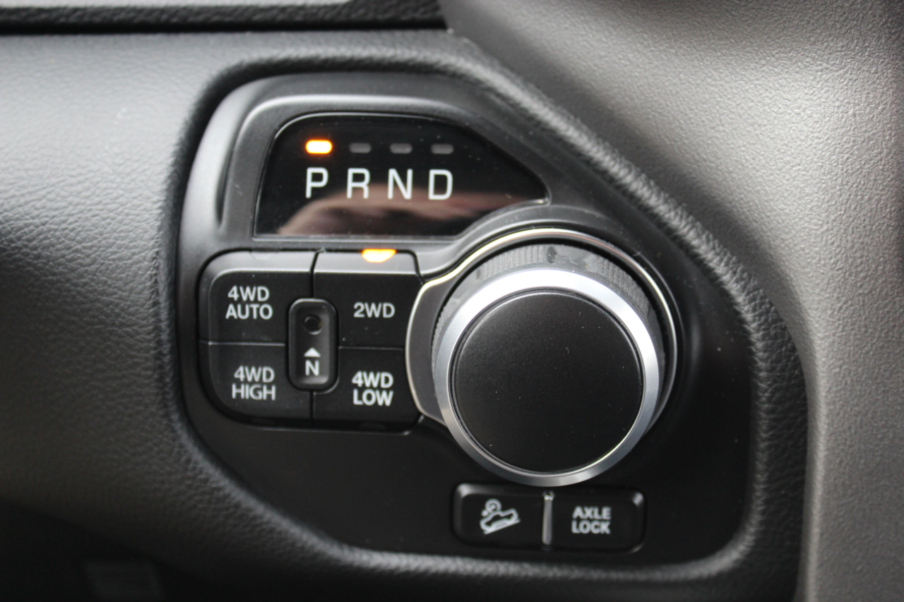 RAM 1500 Big Horn Crew Cab SWB 4WD 2020