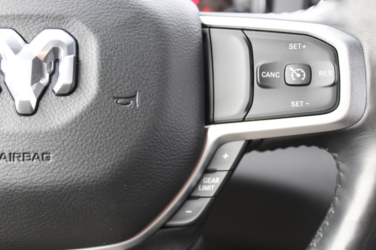 RAM 1500 Big Horn Crew Cab SWB 4WD 2020