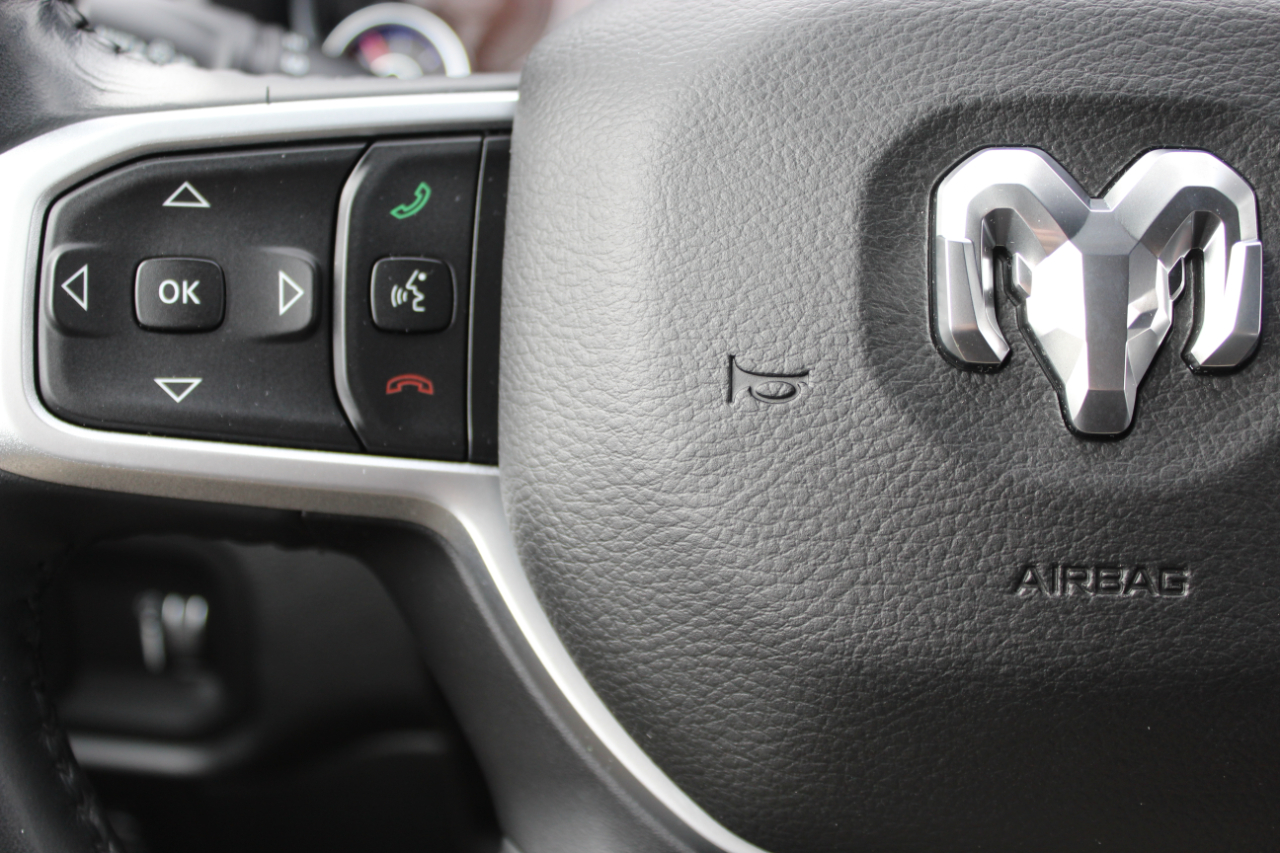 RAM 1500 Big Horn Crew Cab SWB 4WD 2020