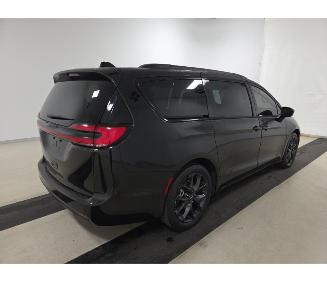 Chrysler Pacifica Touring L 2023