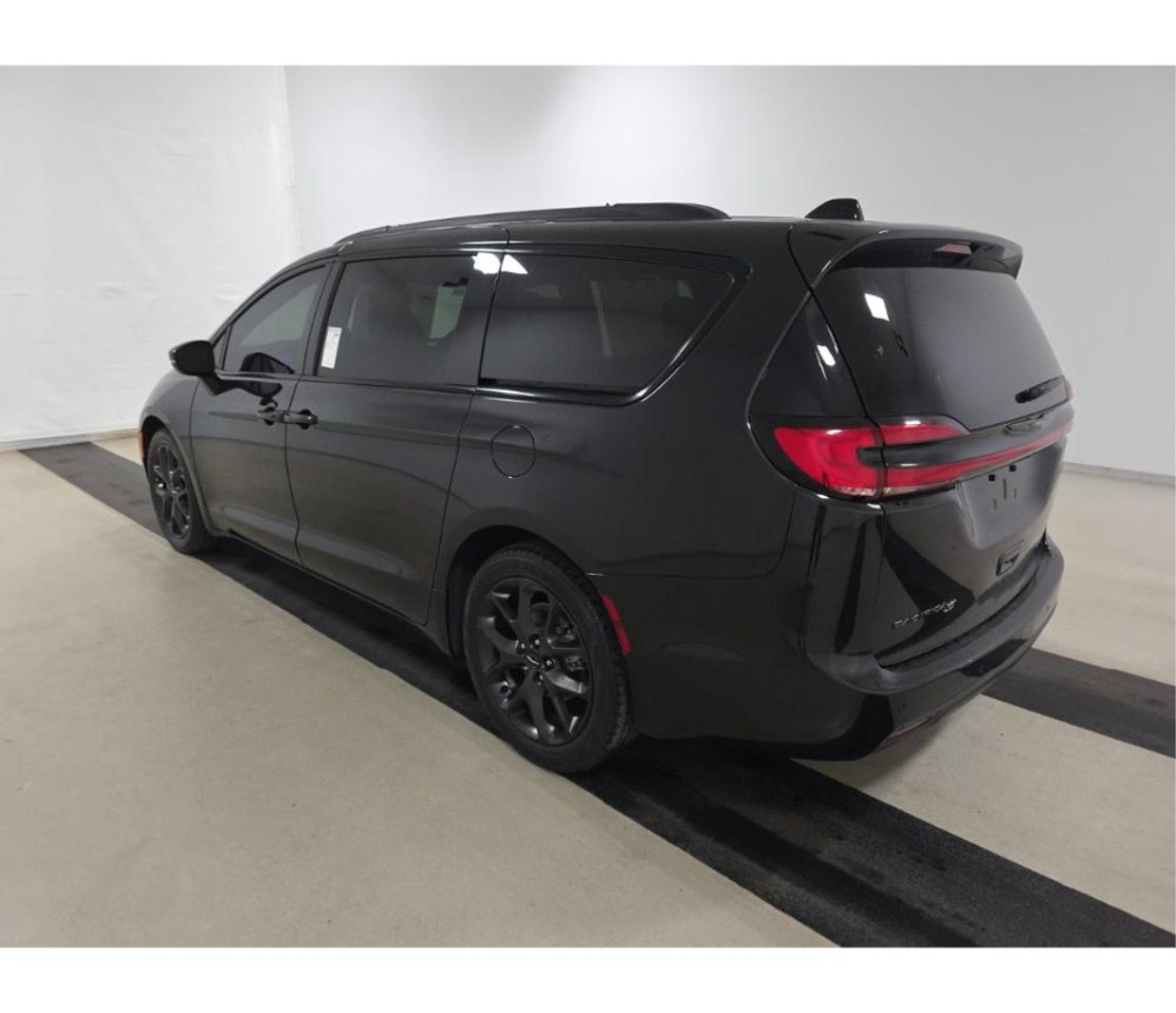 Chrysler Pacifica Touring L 2023