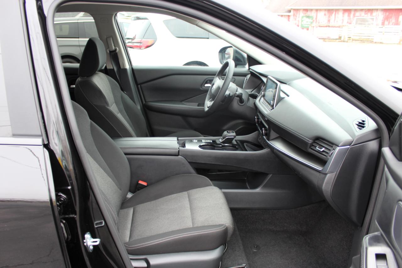 Nissan Rogue SV 2025