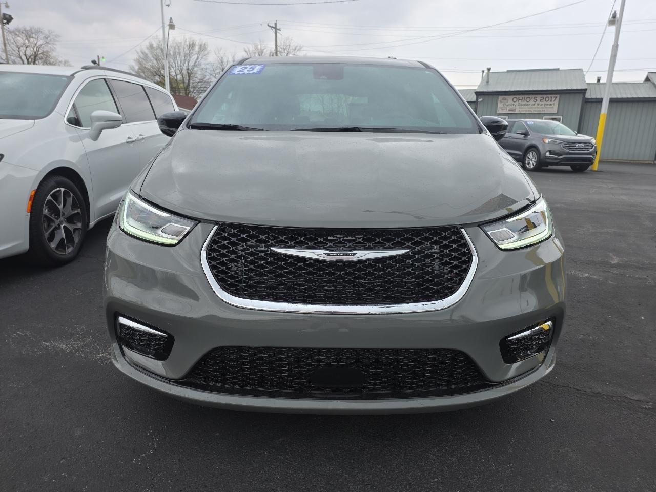 Chrysler Pacifica Select FWD 2025