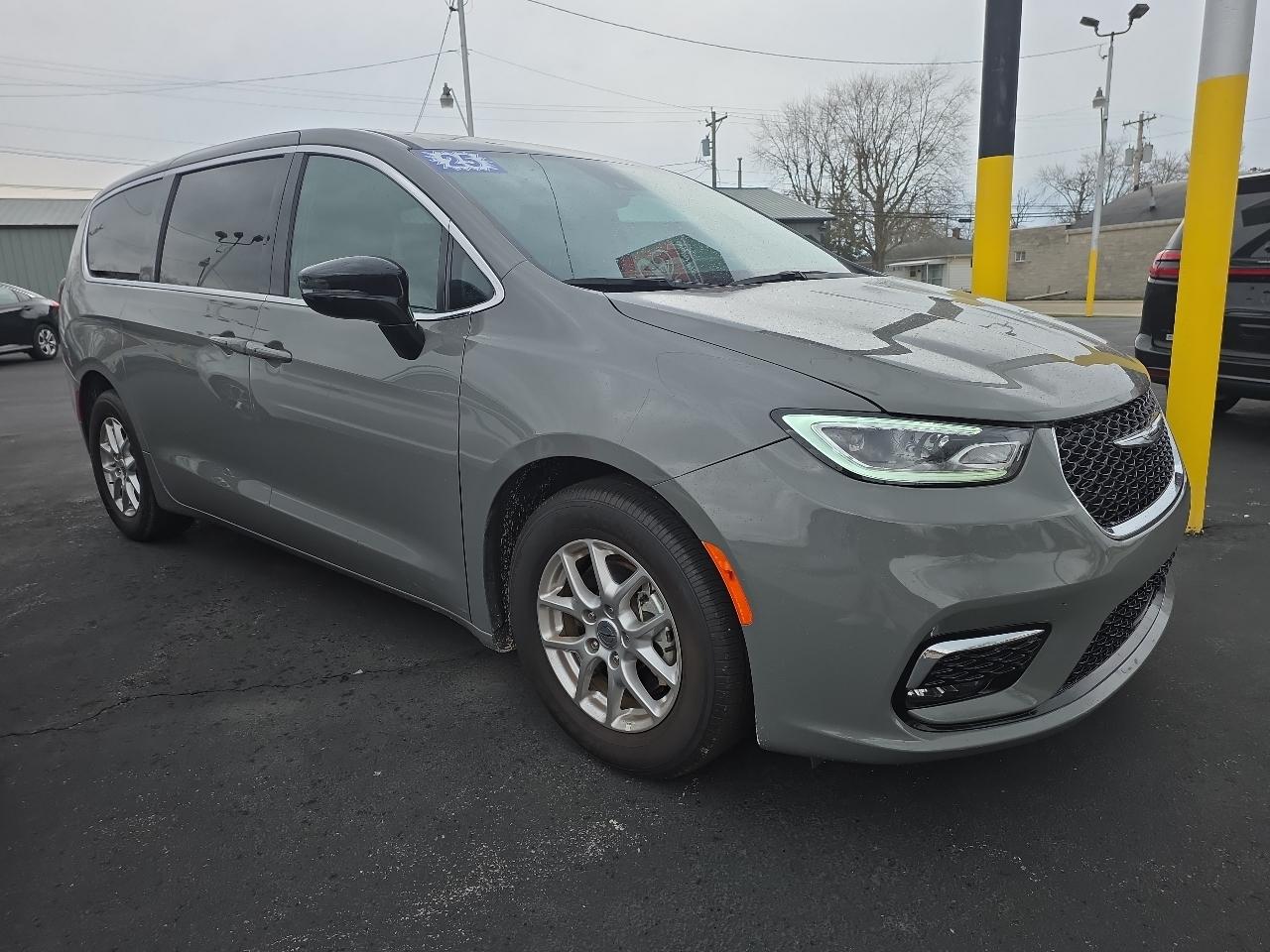 Chrysler Pacifica Select FWD 2025
