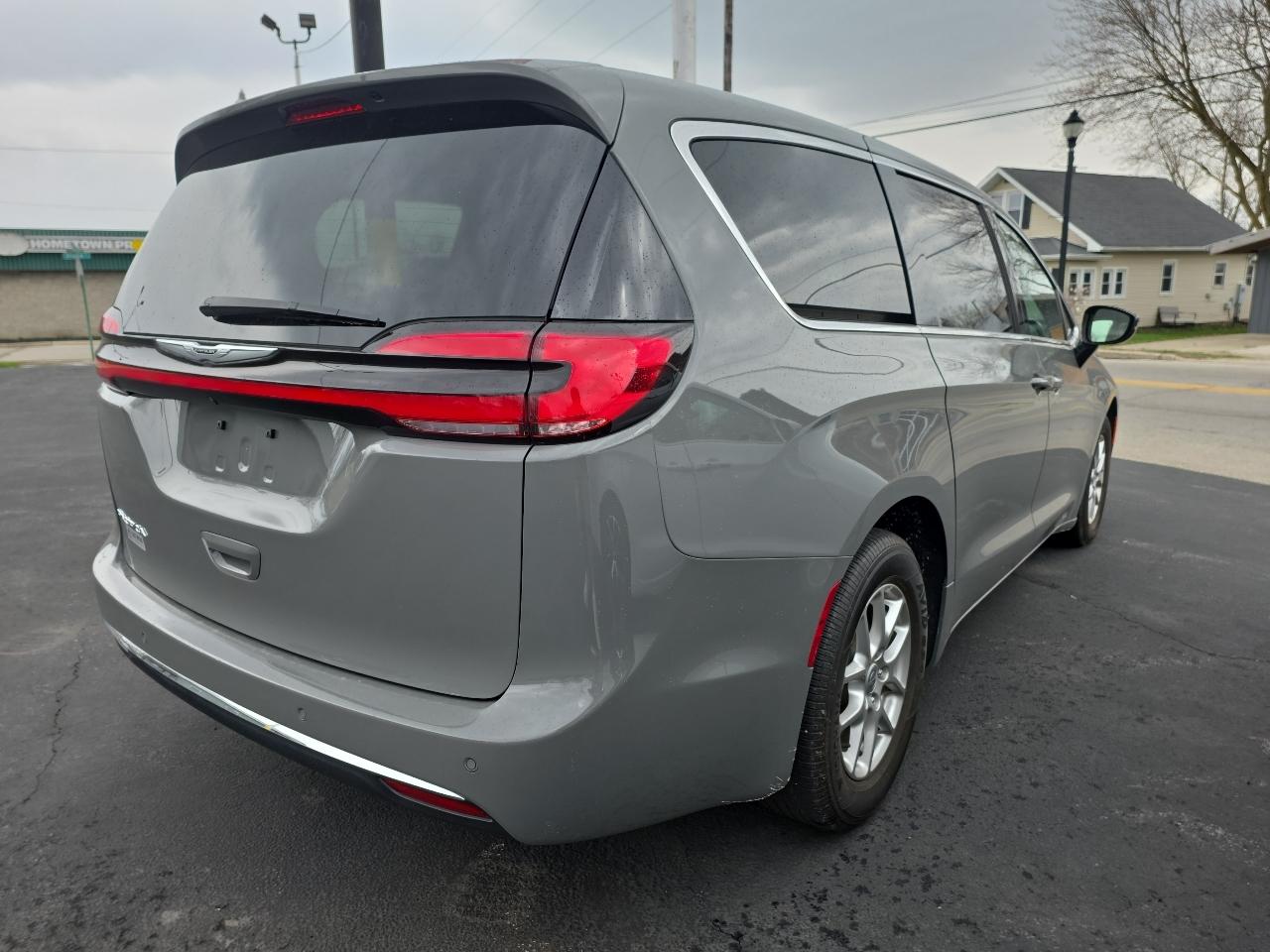 Chrysler Pacifica Select FWD 2025