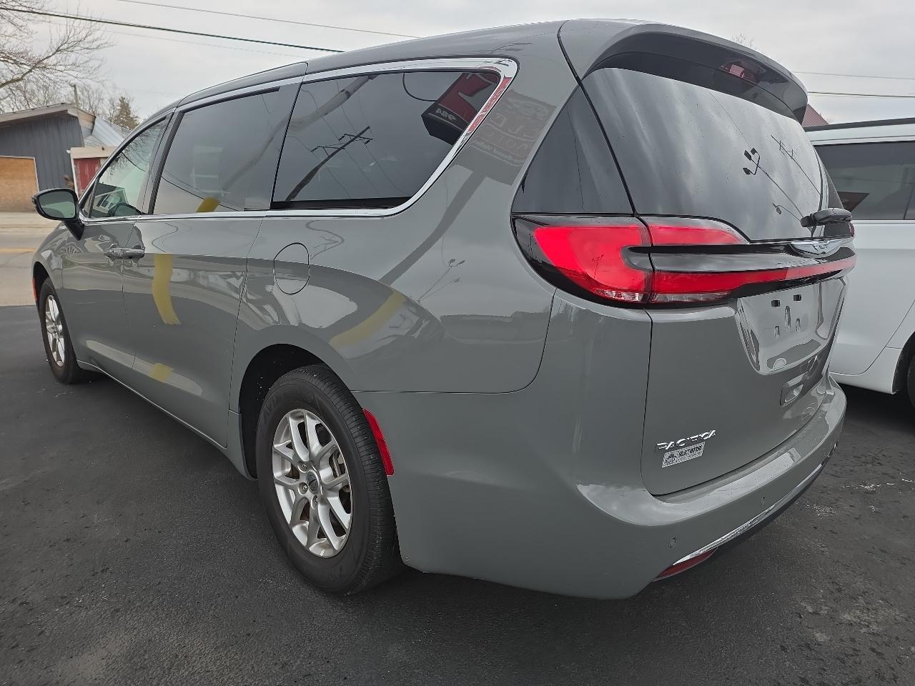 Chrysler Pacifica Select FWD 2025