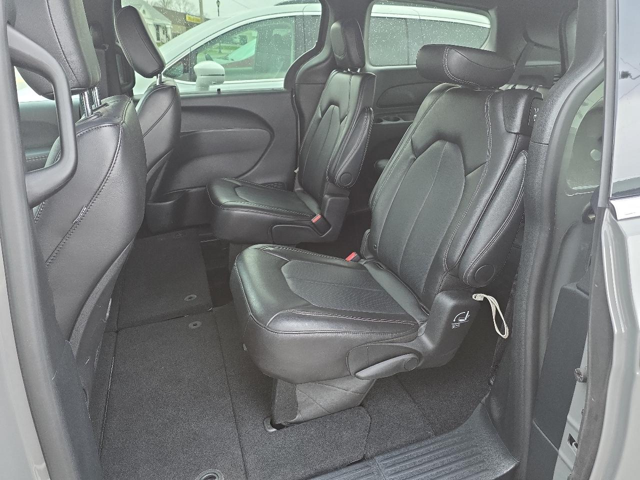 Chrysler Pacifica Select FWD 2025