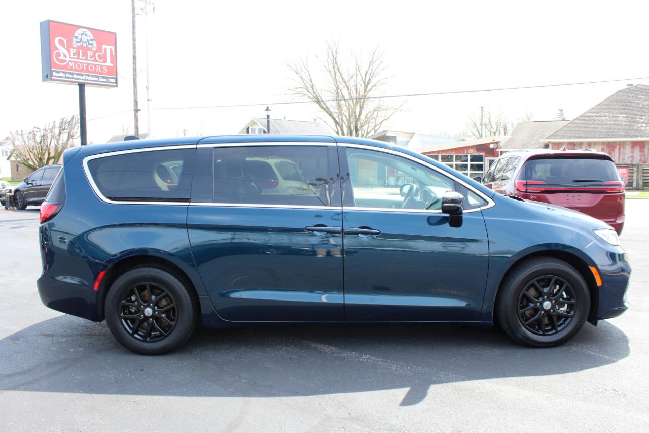 Chrysler Pacifica Touring L FWD 2024