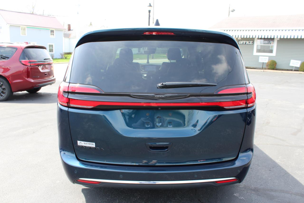 Chrysler Pacifica Touring L FWD 2024