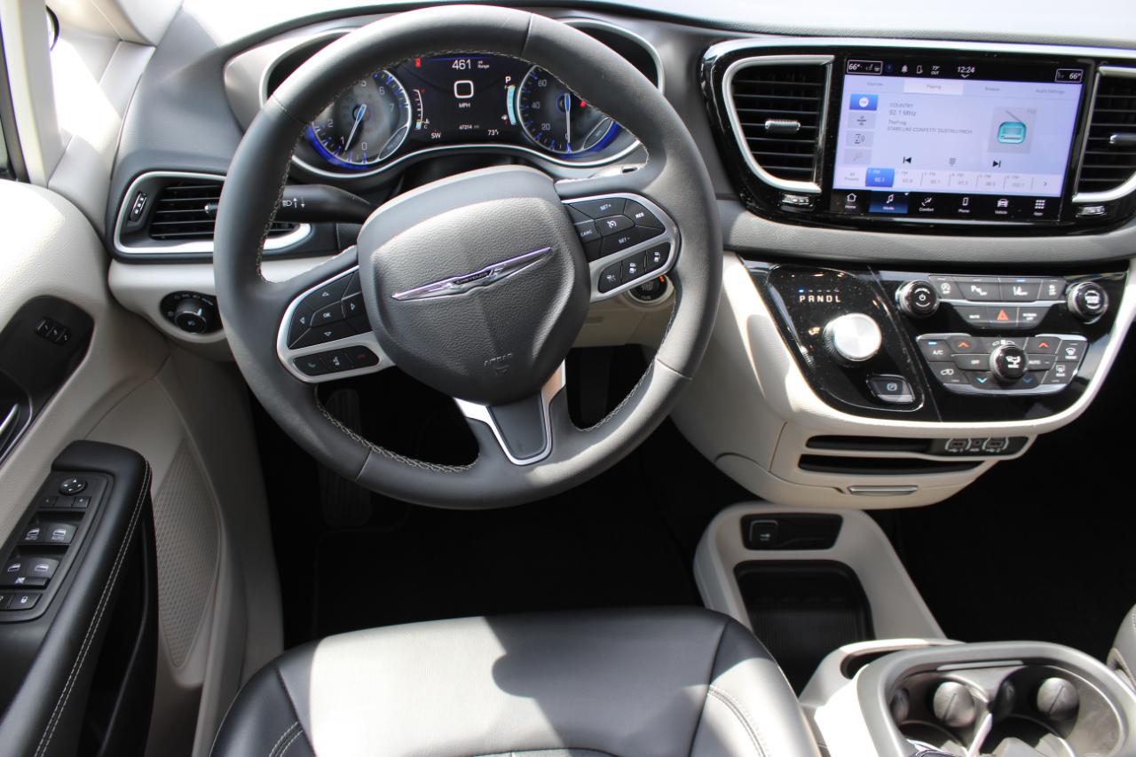 Chrysler Pacifica Touring L FWD 2024