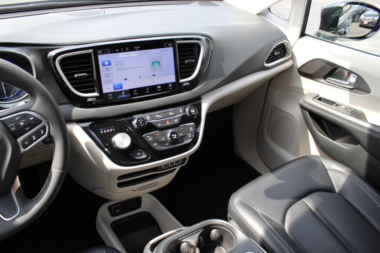 Chrysler Pacifica Touring L FWD 2024