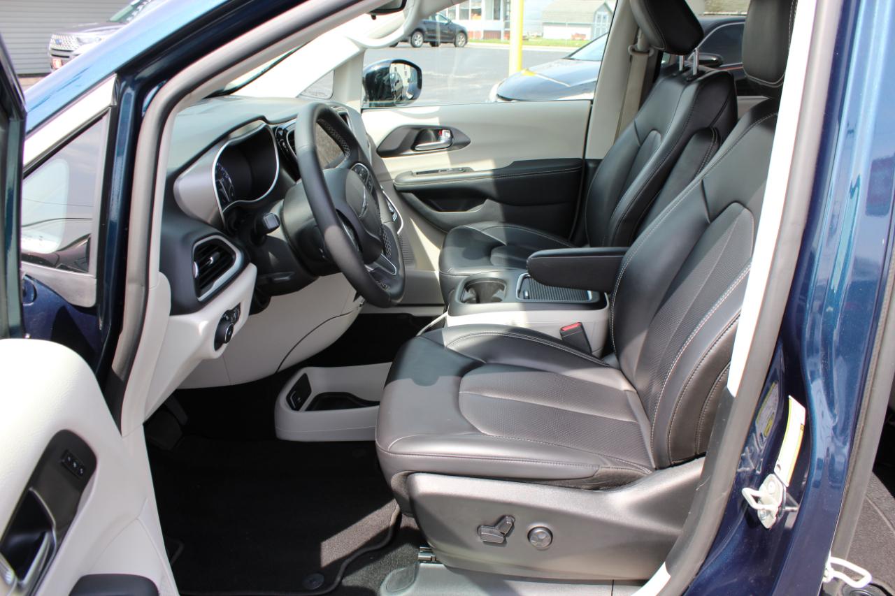 Chrysler Pacifica Touring L FWD 2024