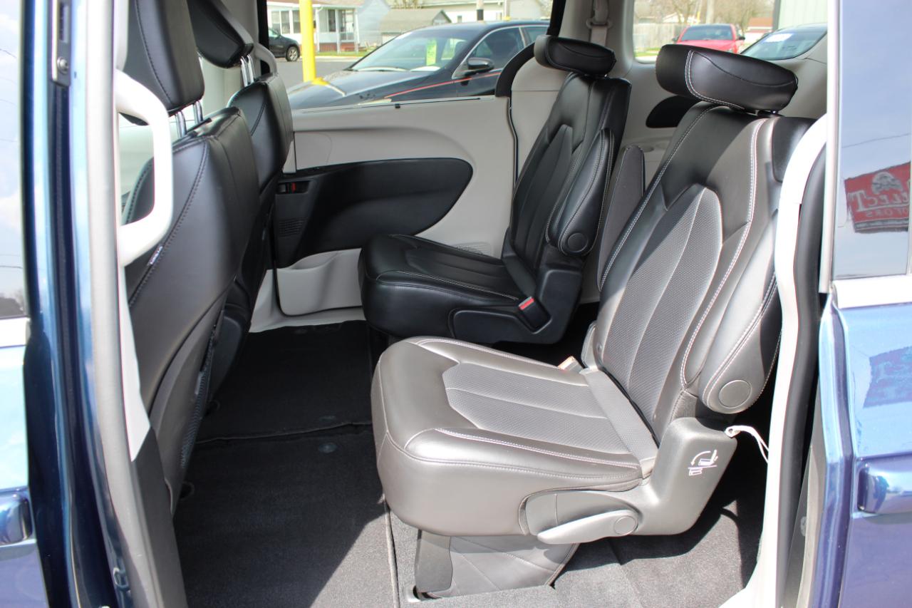 Chrysler Pacifica Touring L FWD 2024