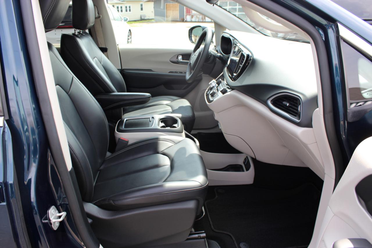 Chrysler Pacifica Touring L FWD 2024