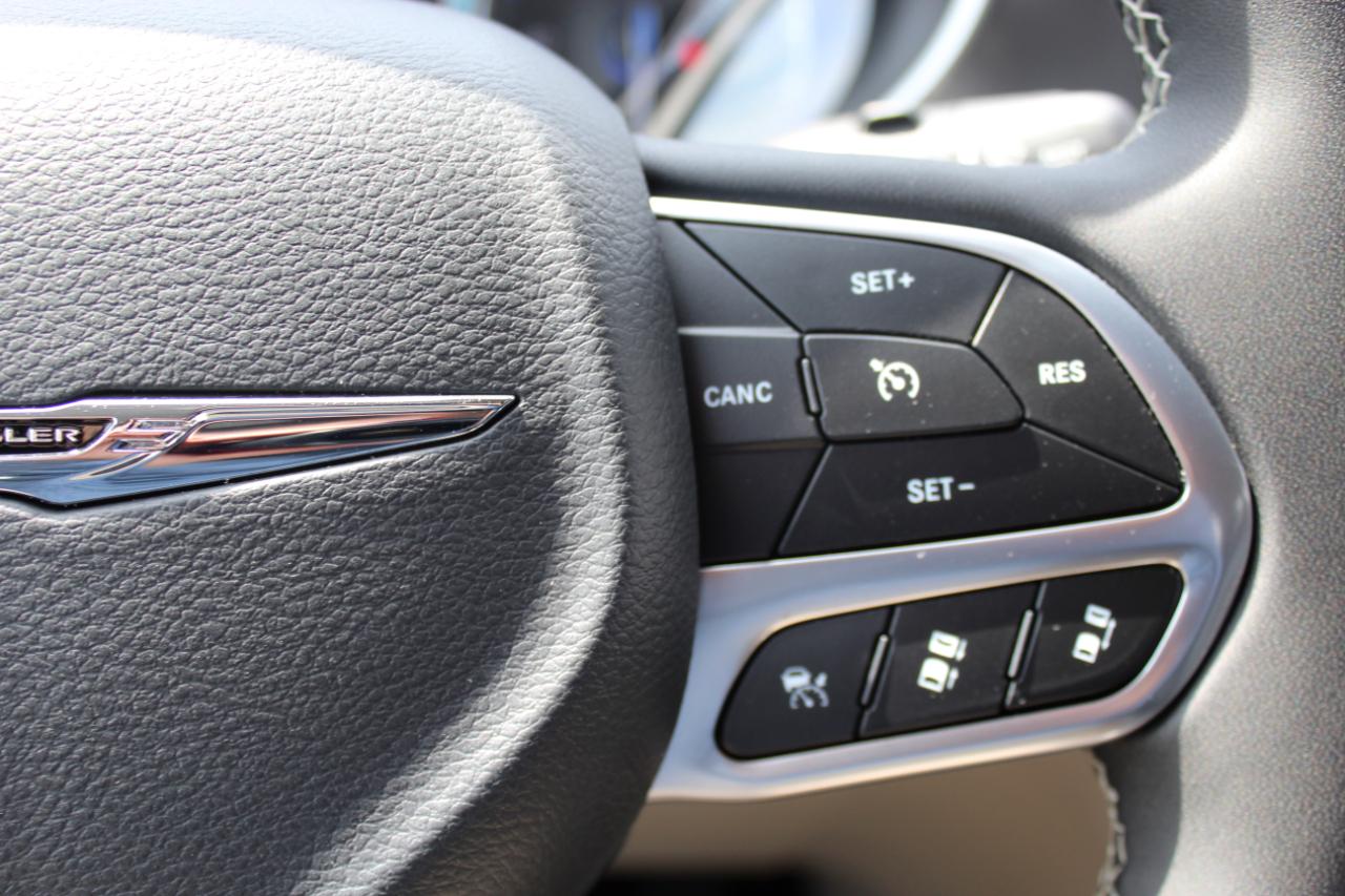 Chrysler Pacifica Touring L FWD 2024