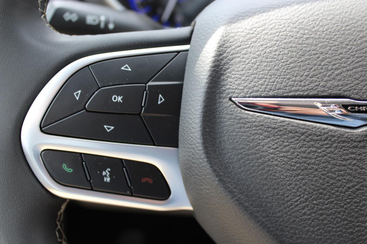 Chrysler Pacifica Touring L FWD 2024