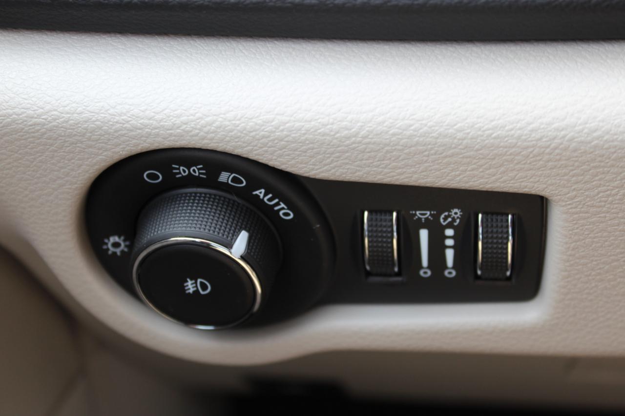 Chrysler Pacifica Touring L FWD 2024