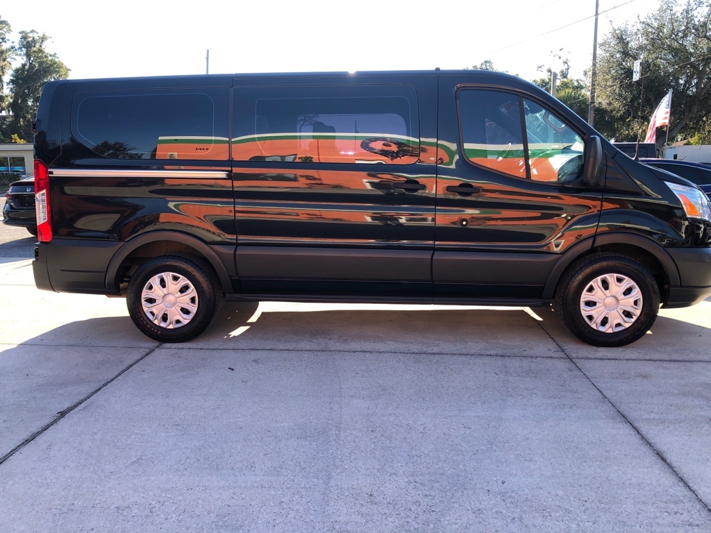 Ford Transit 150 Wagon Low Roof XL w/Sliding Pass. 130-in. WB 2018