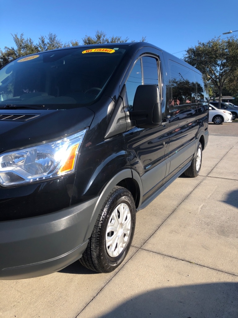 Ford Transit 150 Wagon Low Roof XL w/Sliding Pass. 130-in. WB 2018