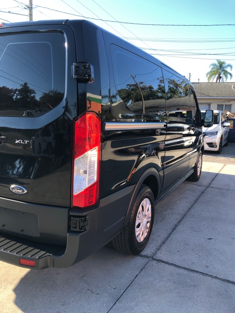 Ford Transit 150 Wagon Low Roof XL w/Sliding Pass. 130-in. WB 2018