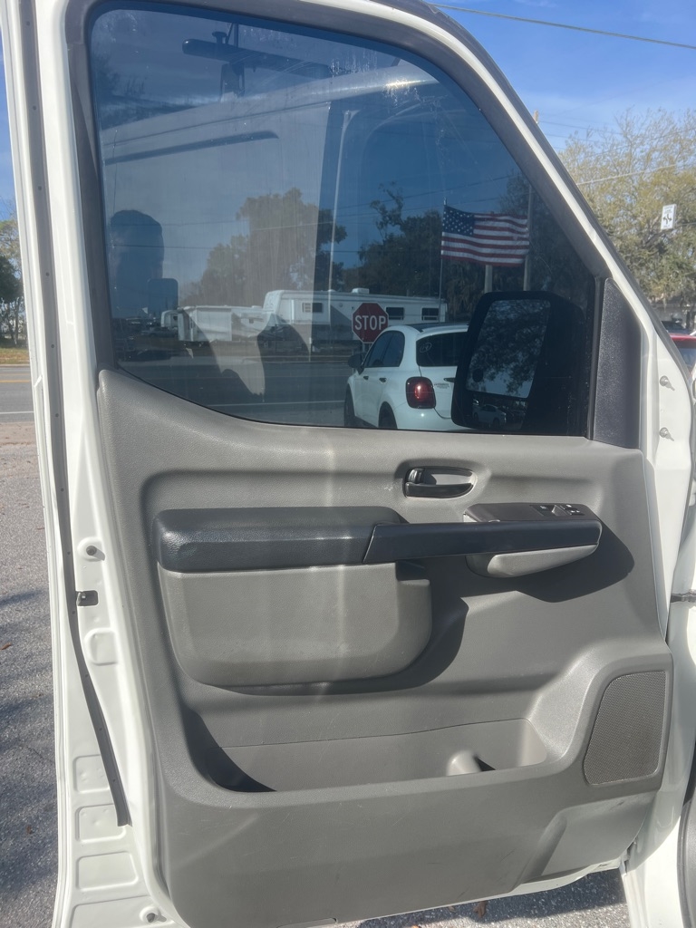 Nissan NV Cargo 2500 HD SV V6 2016