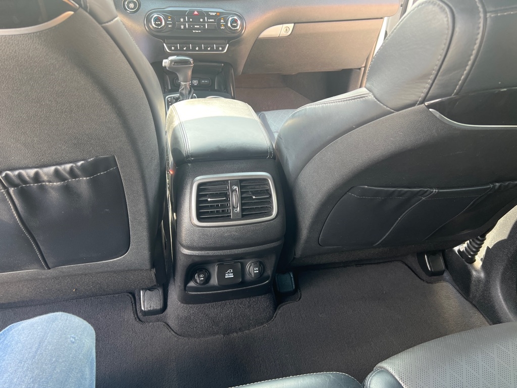 Kia Sorento SX V6 AWD 2017 Kia Sorento SX V6 AWD 2017