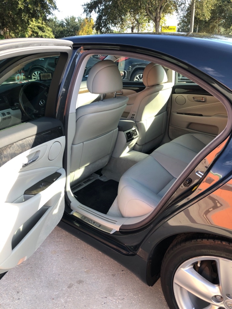 Lexus LS 460 Luxury Sedan 2011