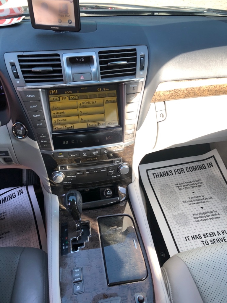 Lexus LS 460 Luxury Sedan 2011