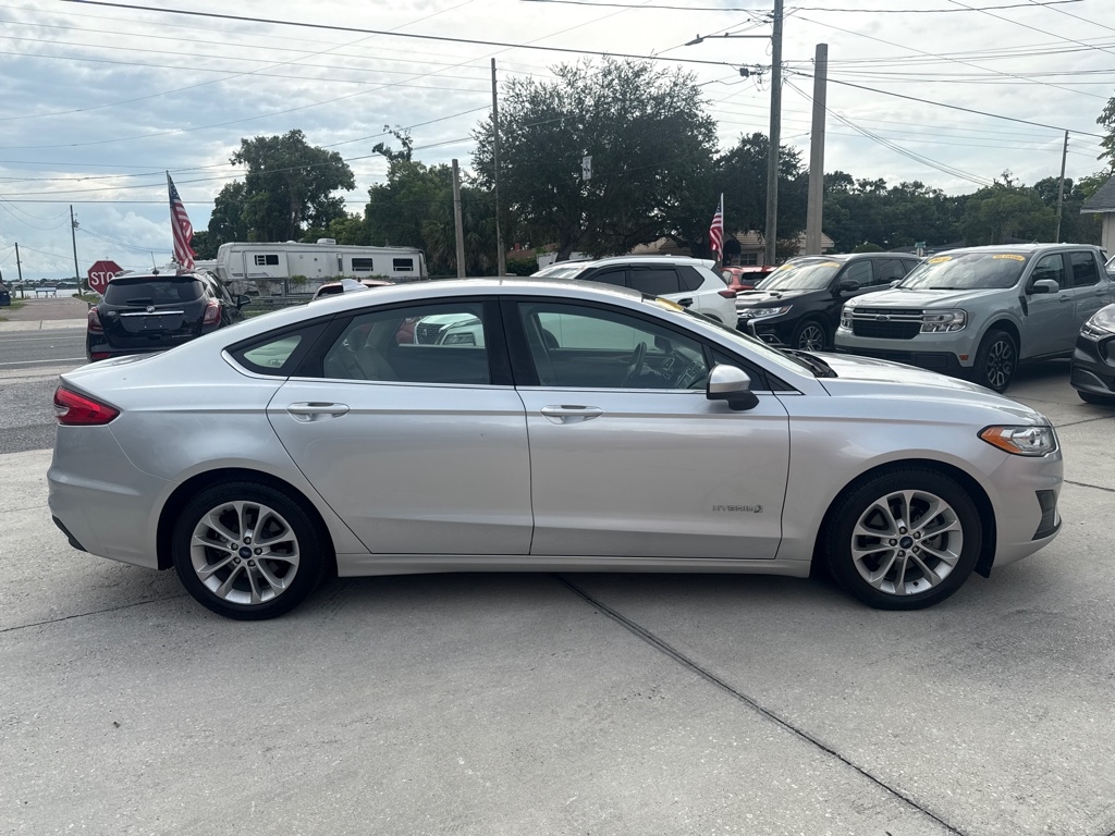 Ford Fusion Hybrid SE FWD 2019