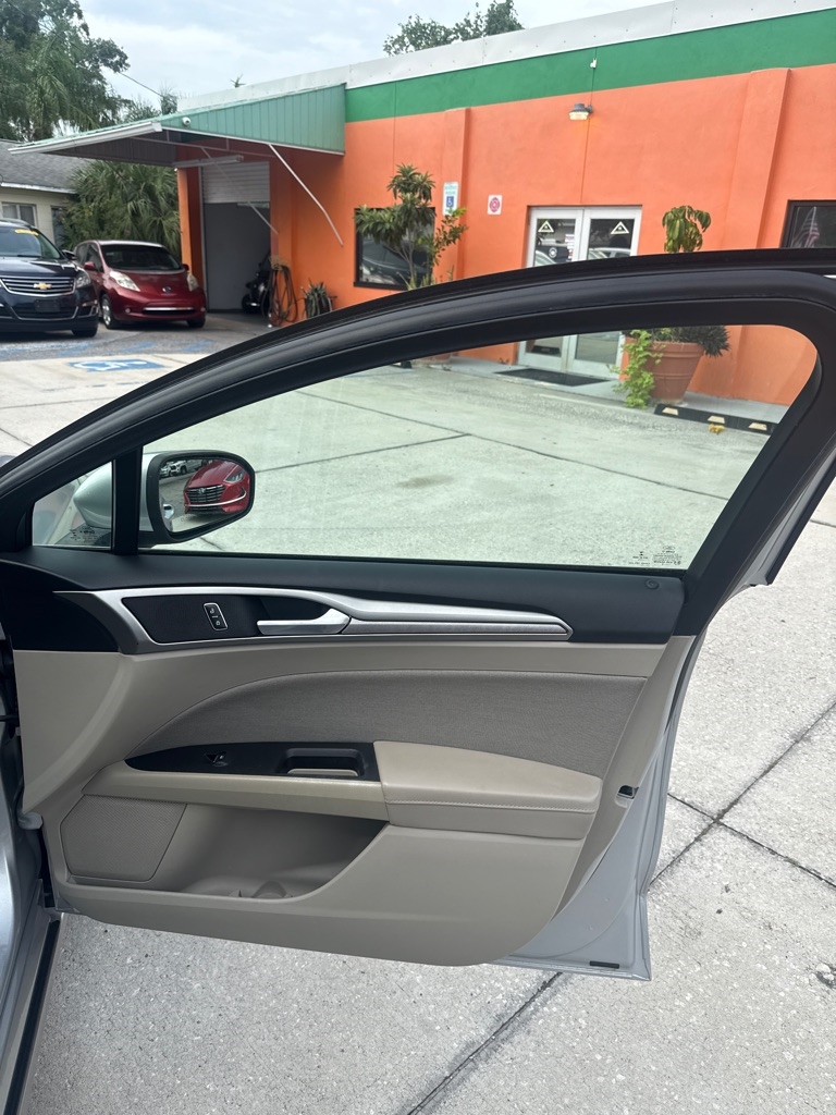 Ford Fusion Hybrid SE FWD 2019