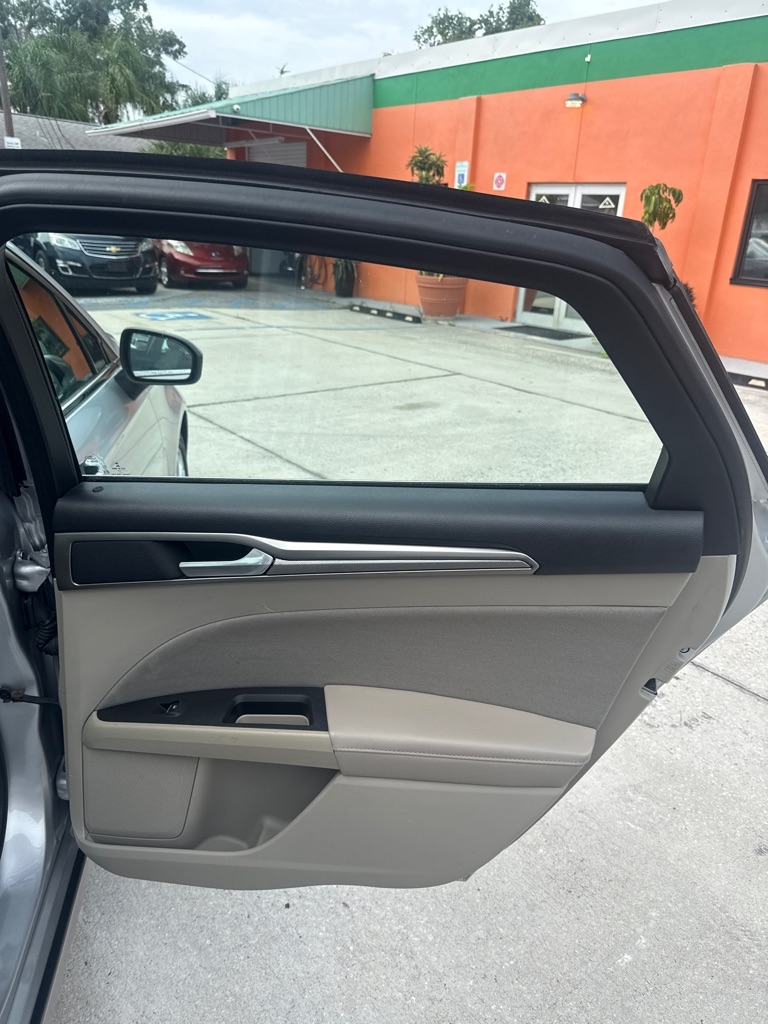 Ford Fusion Hybrid SE FWD 2019