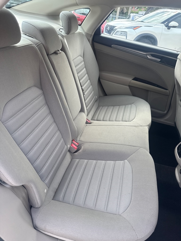 Ford Fusion Hybrid SE FWD 2019