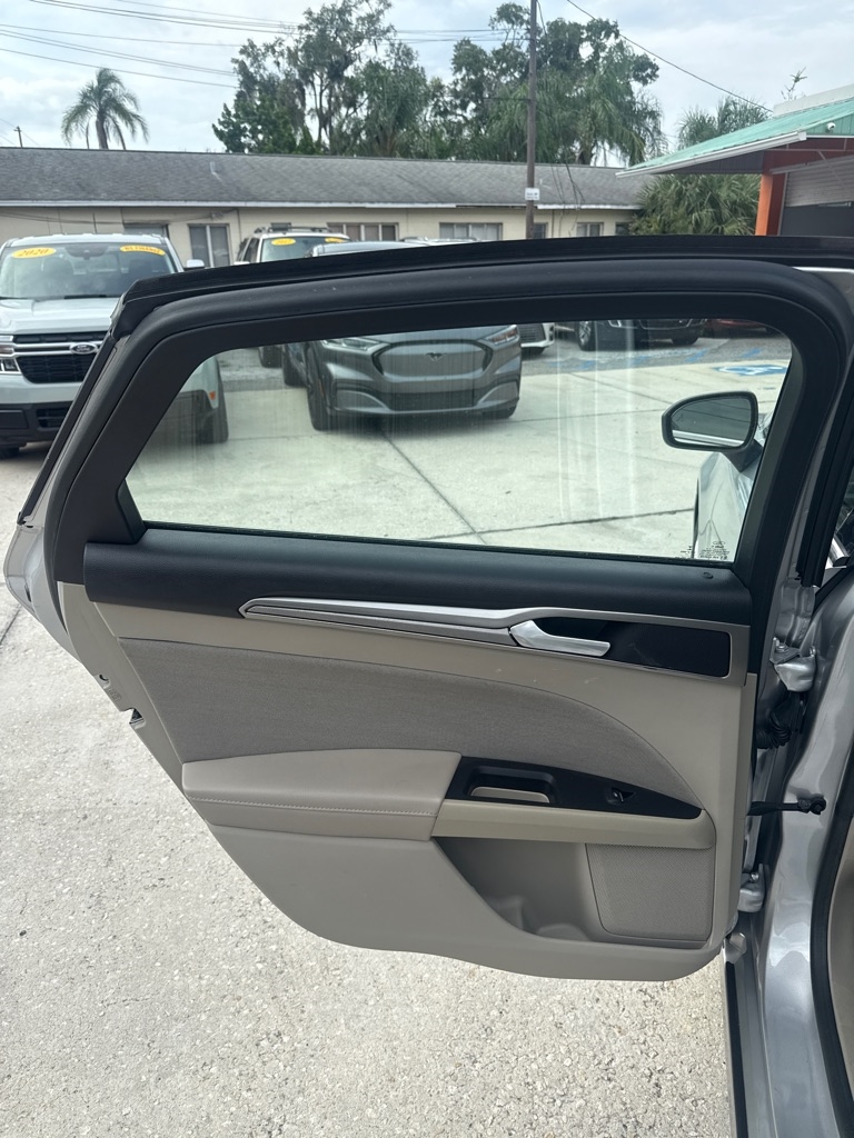 Ford Fusion Hybrid SE FWD 2019