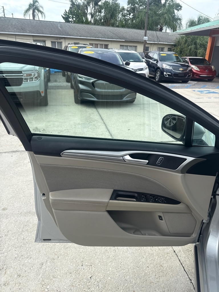 Ford Fusion Hybrid SE FWD 2019