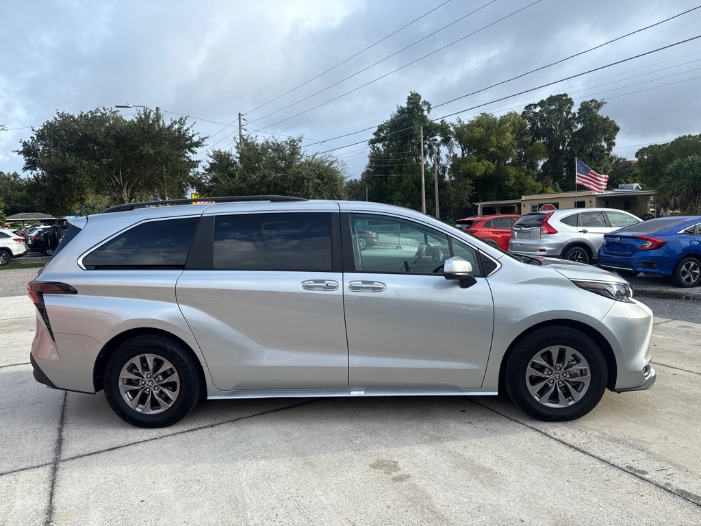 Toyota Sienna XLE FWD 8-Passenger (Natl) 2024