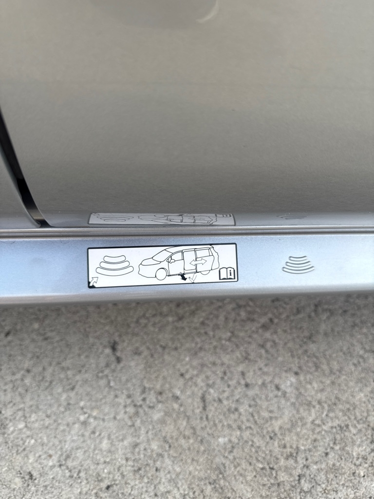 Toyota Sienna XLE FWD 8-Passenger (Natl) 2024