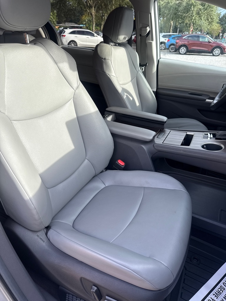 Toyota Sienna XLE FWD 8-Passenger (Natl) 2024