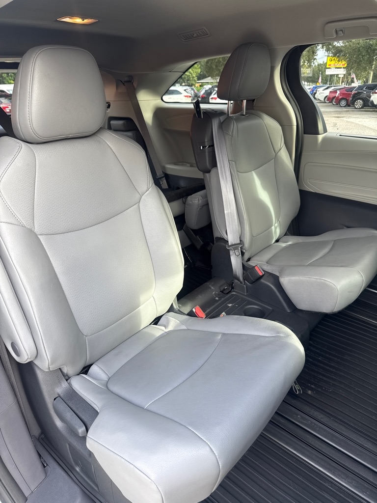 Toyota Sienna XLE FWD 8-Passenger (Natl) 2024