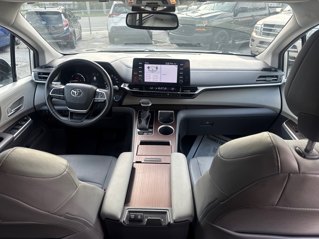 Toyota Sienna XLE FWD 8-Passenger (Natl) 2024