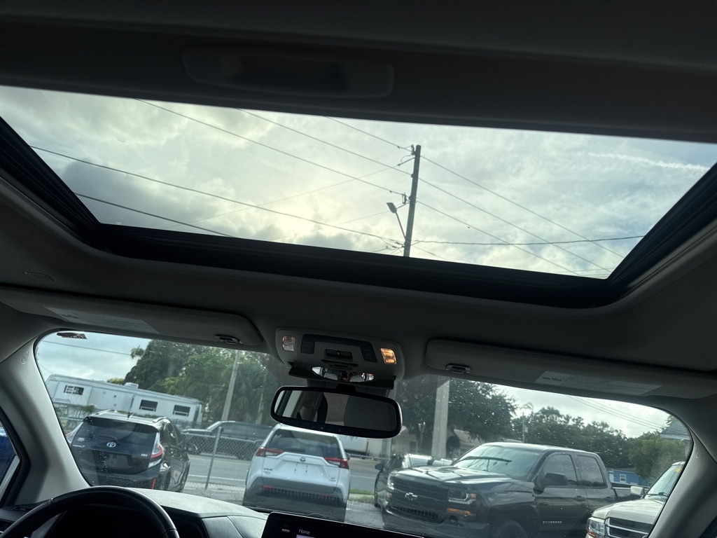 Toyota Sienna XLE FWD 8-Passenger (Natl) 2024