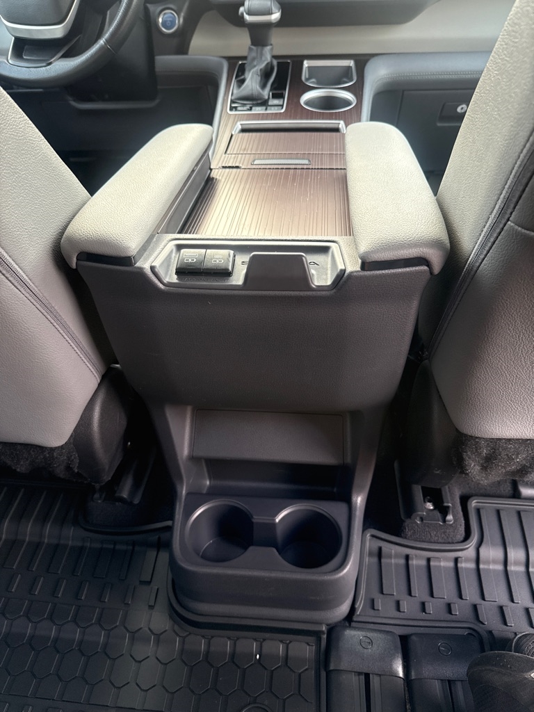 Toyota Sienna XLE FWD 8-Passenger (Natl) 2024