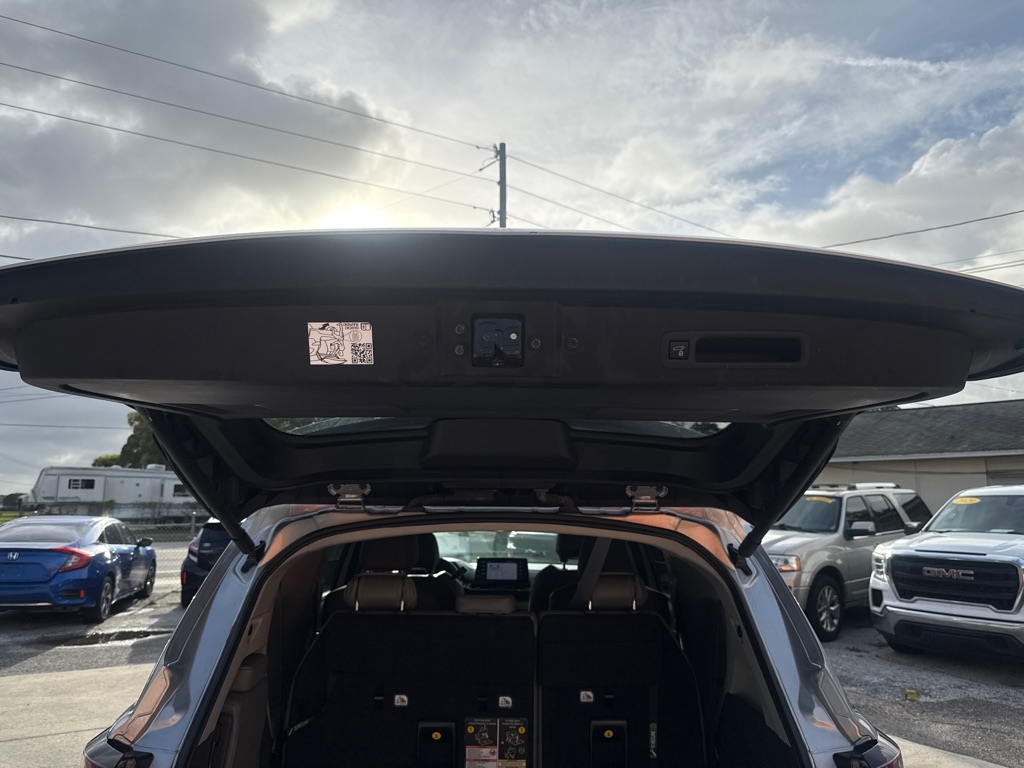 Toyota Sienna XLE FWD 8-Passenger (Natl) 2024