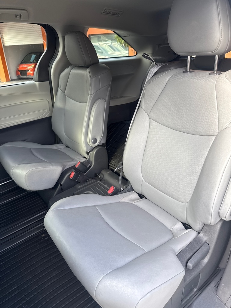 Toyota Sienna XLE FWD 8-Passenger (Natl) 2024