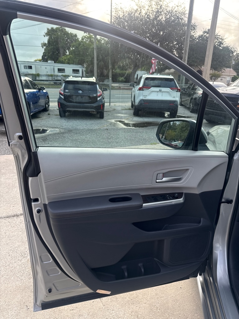 Toyota Sienna XLE FWD 8-Passenger (Natl) 2024